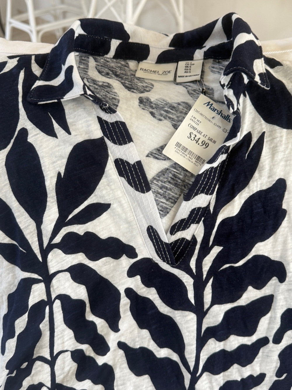 Rachael Zoe Navy and White Leaf-Print V-Neck Collared Top - Picture 2 of 4